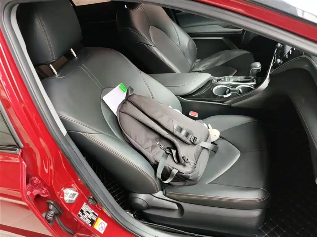 Toyota Camry 2018 — фото 25