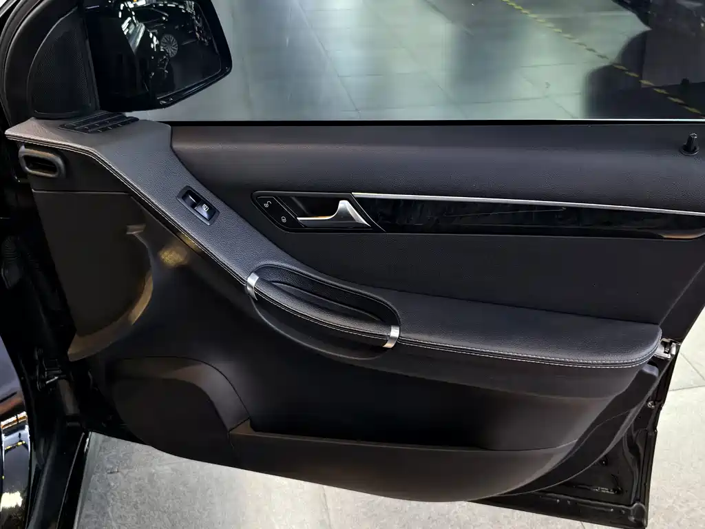 Mercedes-Benz R-Class 2017 — фото 12