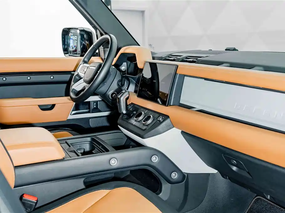 Land Rover Defender 2023 — фото 24