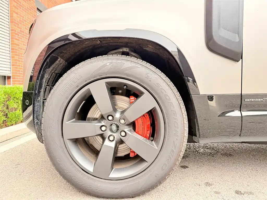 Land Rover Defender 2024 — фото 14