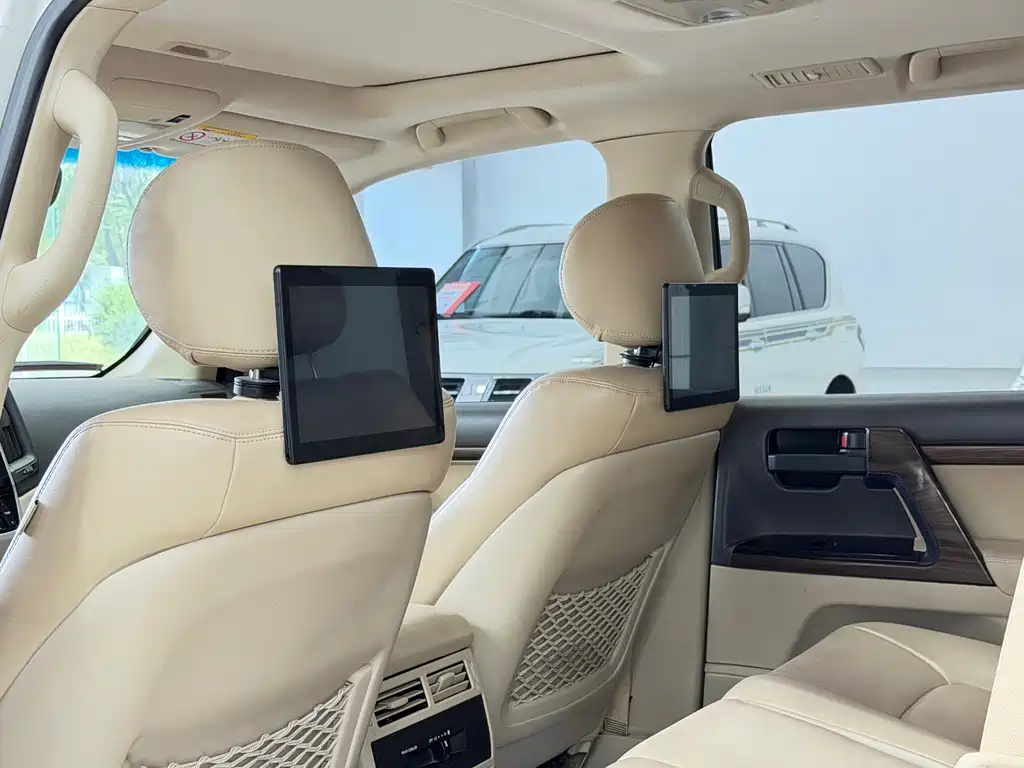 Toyota Land Cruiser 2020 — фото 9