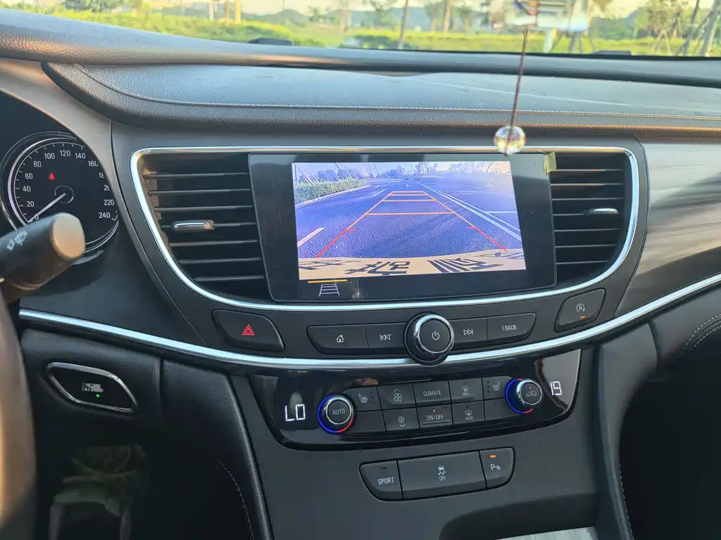Buick LaCrosse 2020 — фото 21