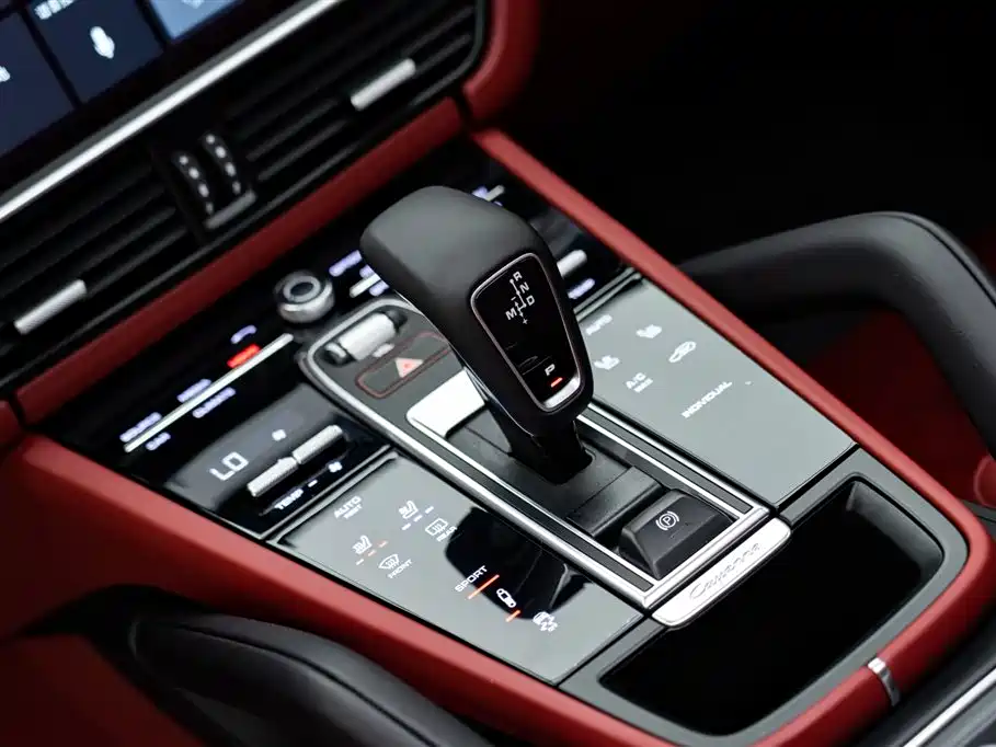 Porsche Cayenne 2019 — фото 15