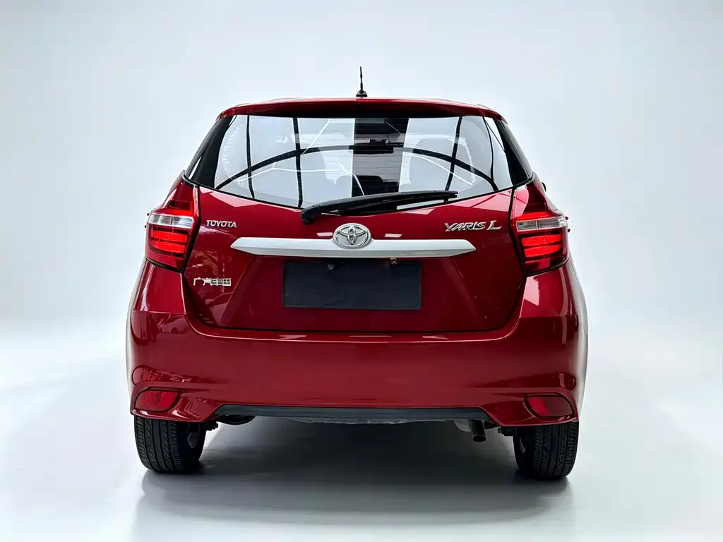 Toyota Yaris L 2017 — фото 11