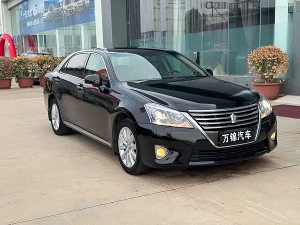 Toyota Crown 2013