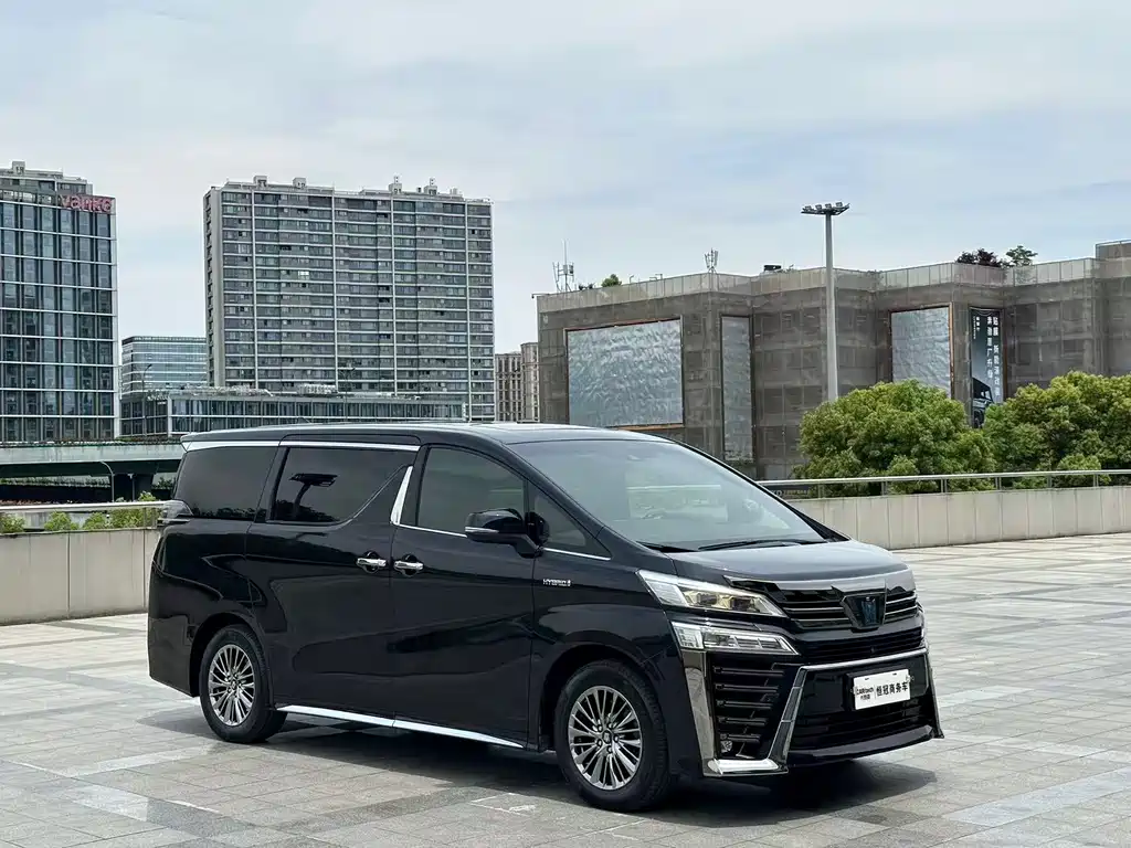 Toyota Vellfire 2023 — фото 3