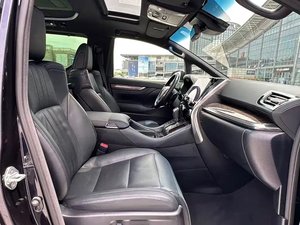 Toyota Vellfire 2023 — фото 14