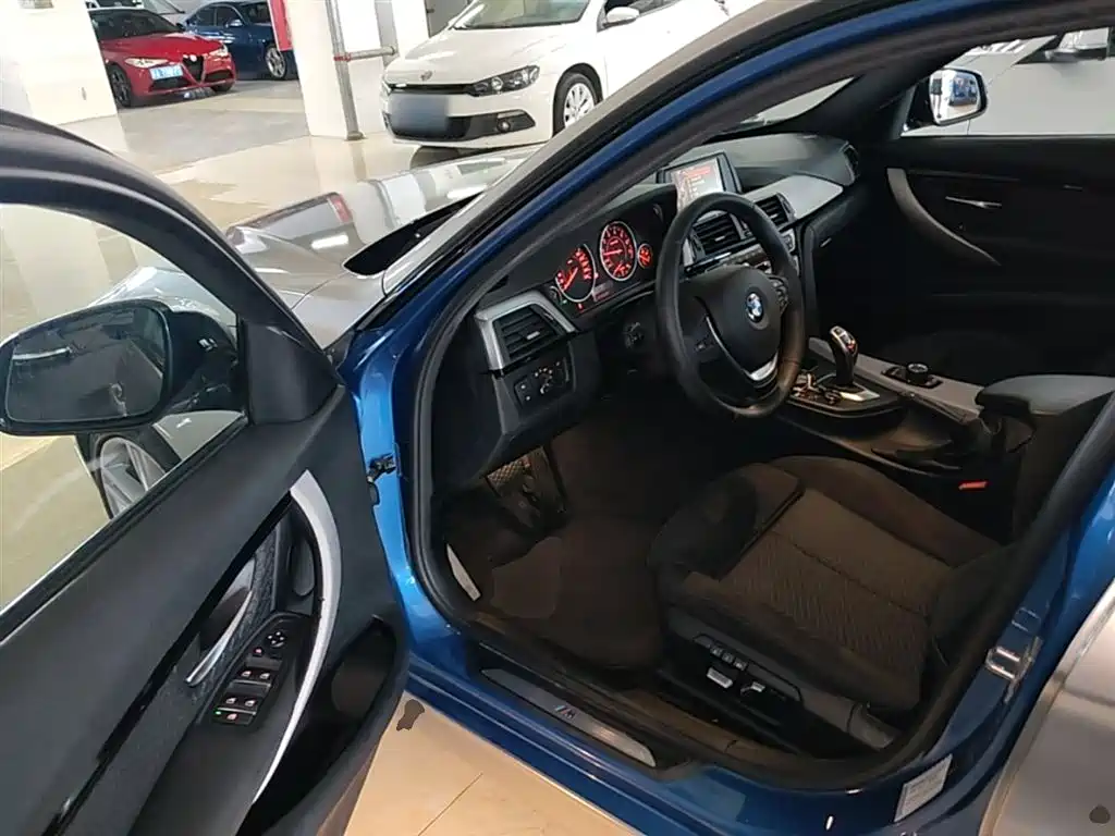 BMW 3 Series 2017 — фото 16