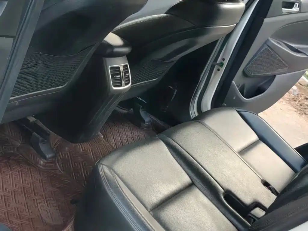 Hyundai Tucson 2017 — фото 12