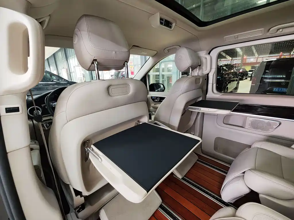 Mercedes-Benz V-Class 2019 — фото 22