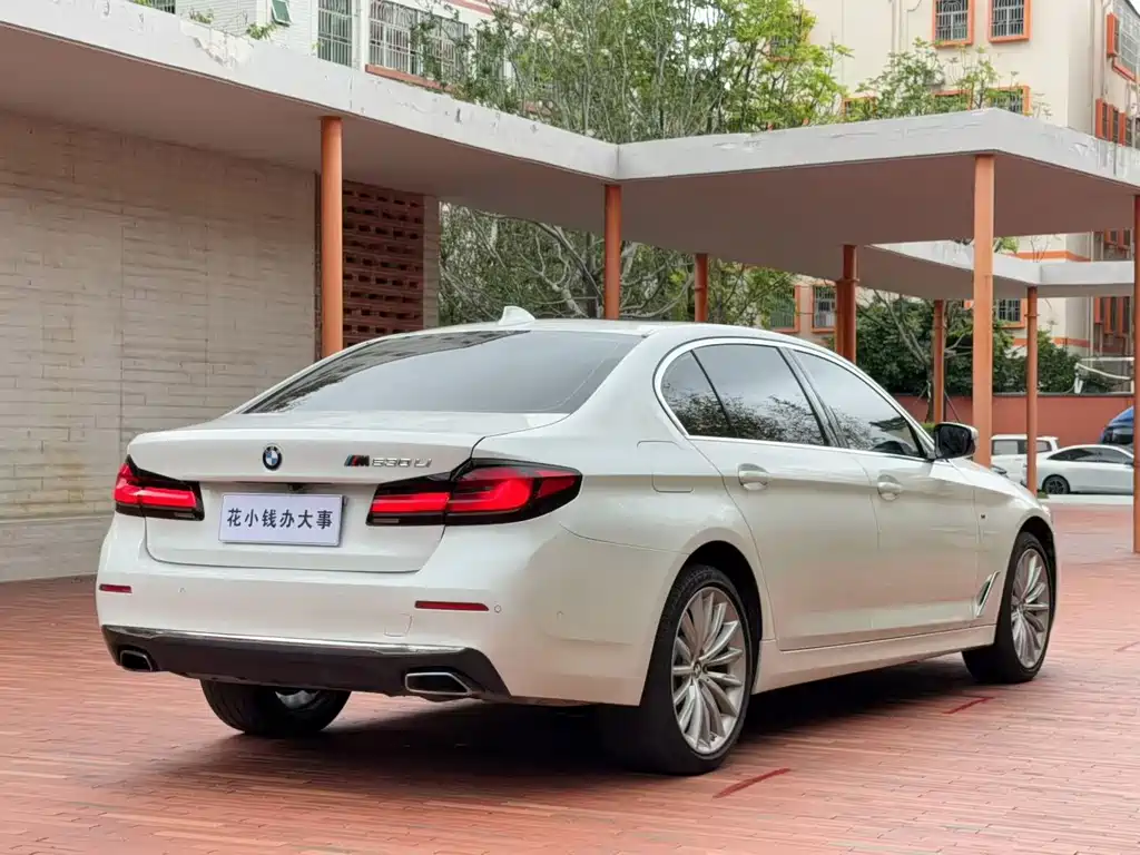 BMW 5 Series 2022 — фото 17