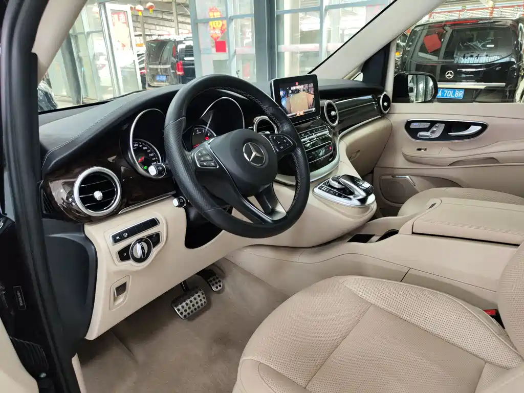 Mercedes-Benz V-Class 2019 — фото 13
