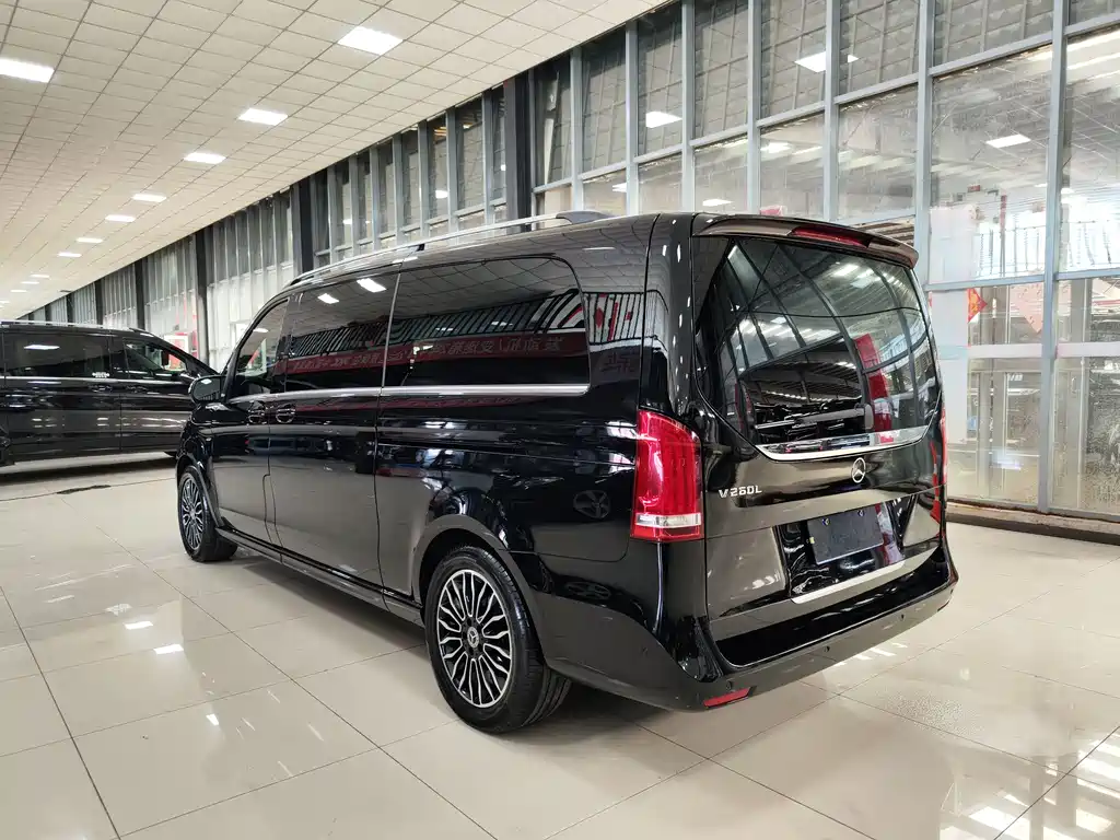Mercedes-Benz V-Class 2019 — фото 25