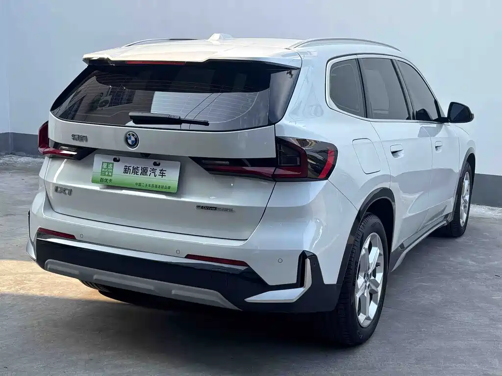 BMW iX1 2025
