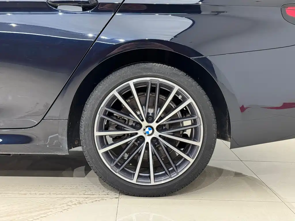 BMW 5 Series 2022 — фото 9