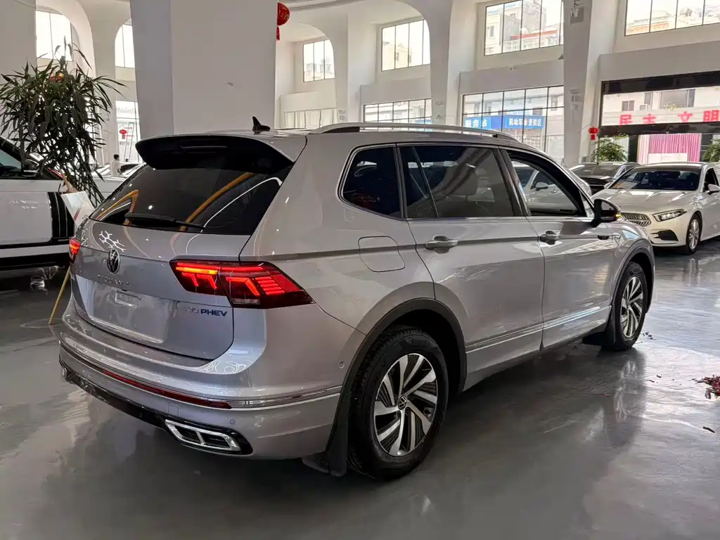 Volkswagen Tiguan L PHEV 2021 — фото 9