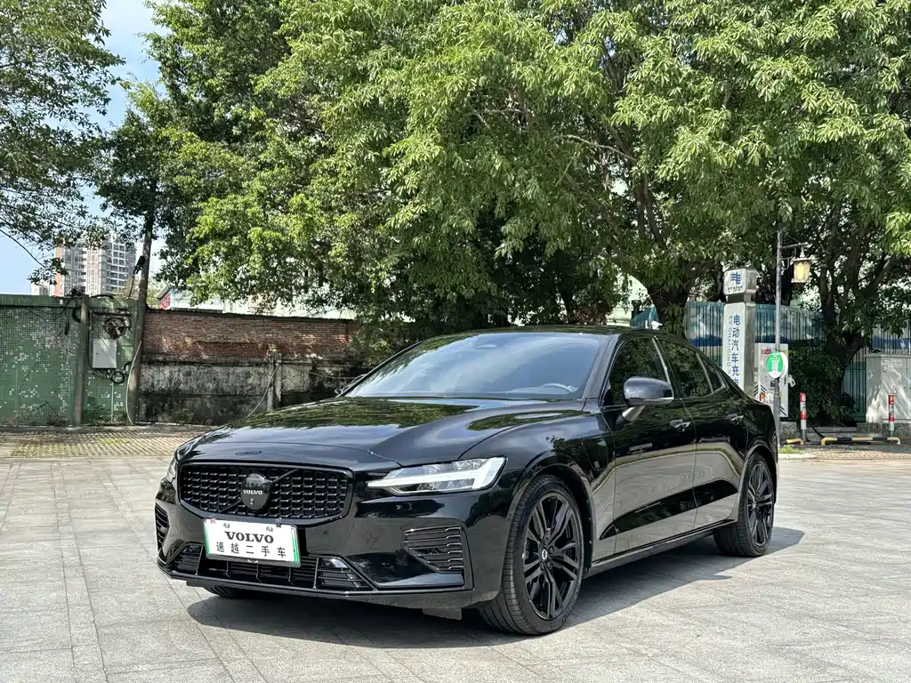 Volvo S60 PHEV 2023 — фото 1