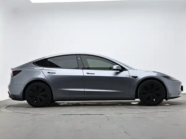Tesla Model 3 2025