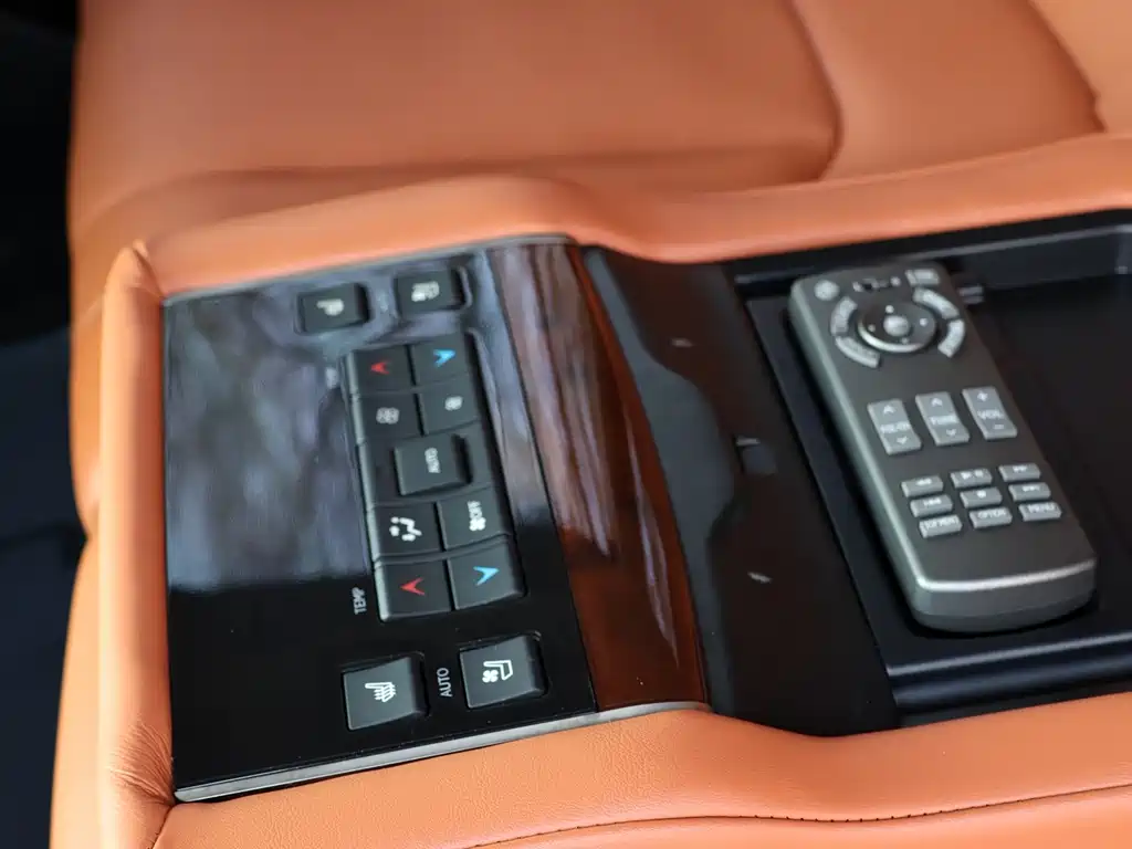Lexus LX 2020 — фото 16