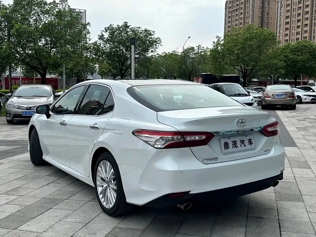 Toyota Camry 2020 — фото 8