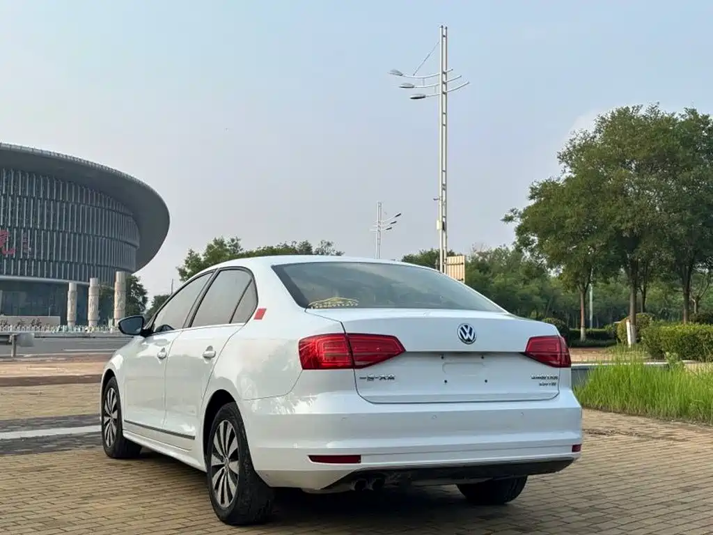 Volkswagen Sagitar 2016