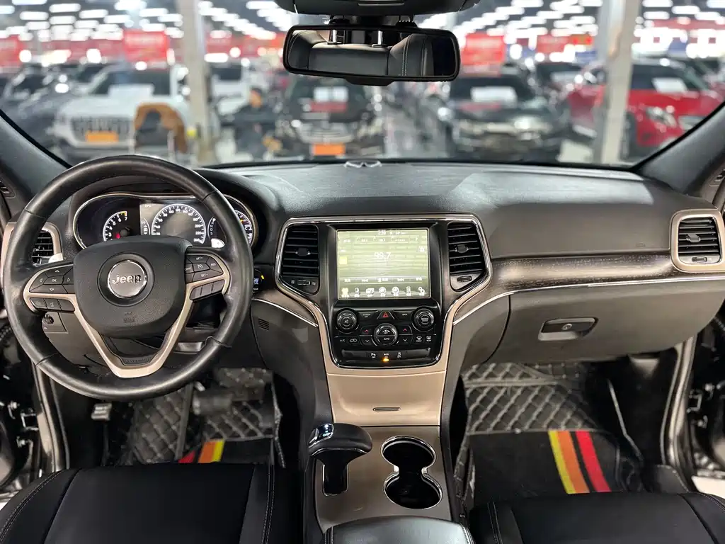 Jeep Grand Cherokee 2015 — фото 9