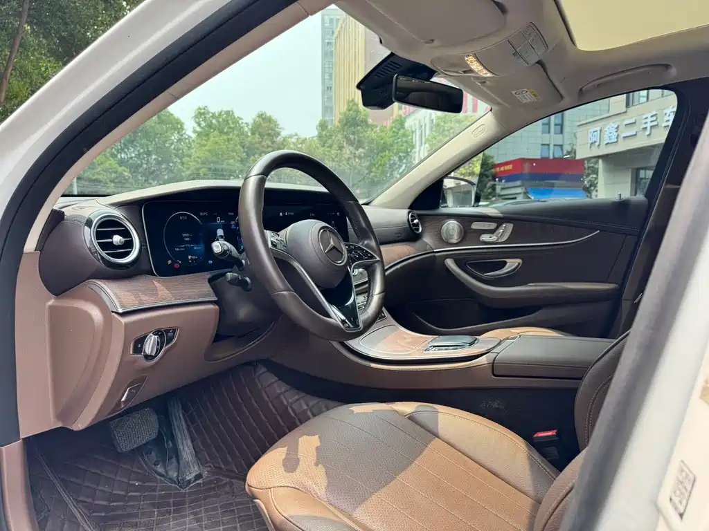 Mercedes-Benz E-Class 2023 — фото 5