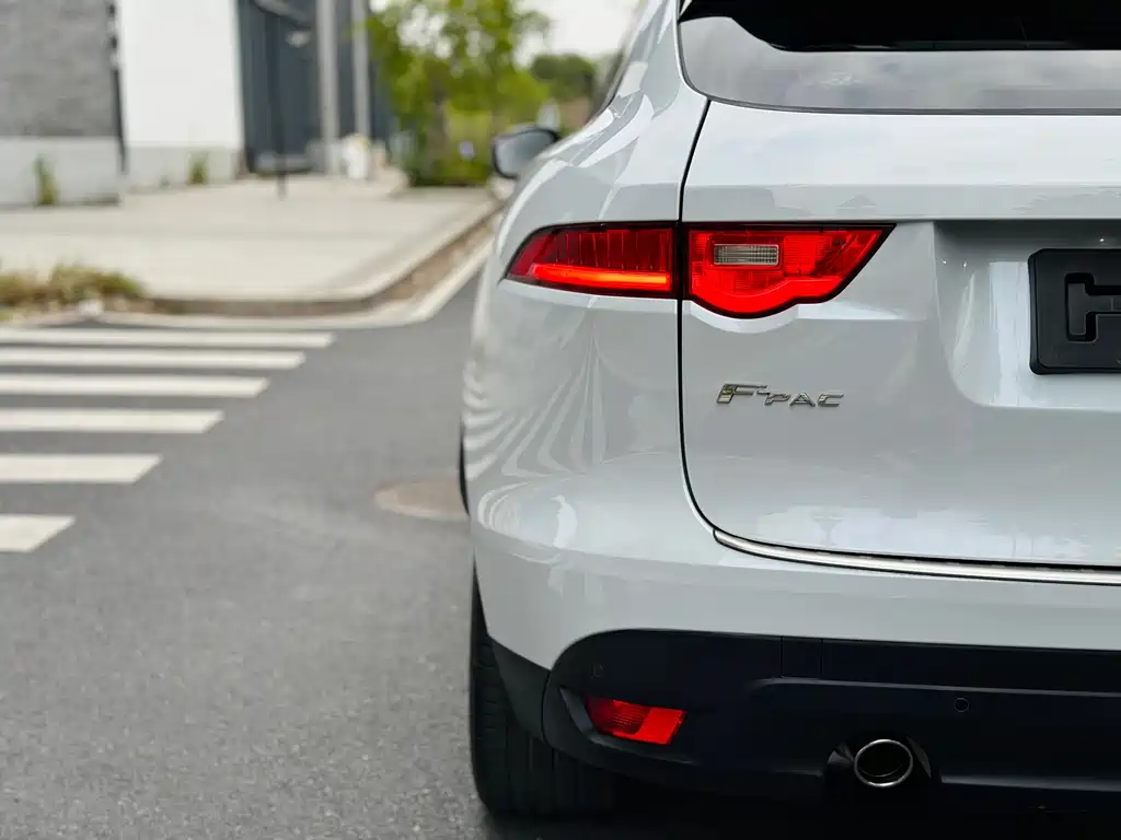 Jaguar F-PACE 2017 — фото 7