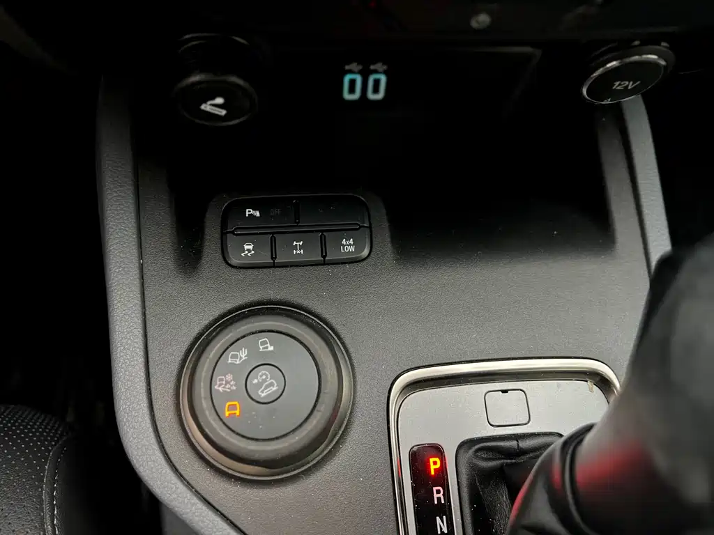 Ford Everest 2017 — фото 16