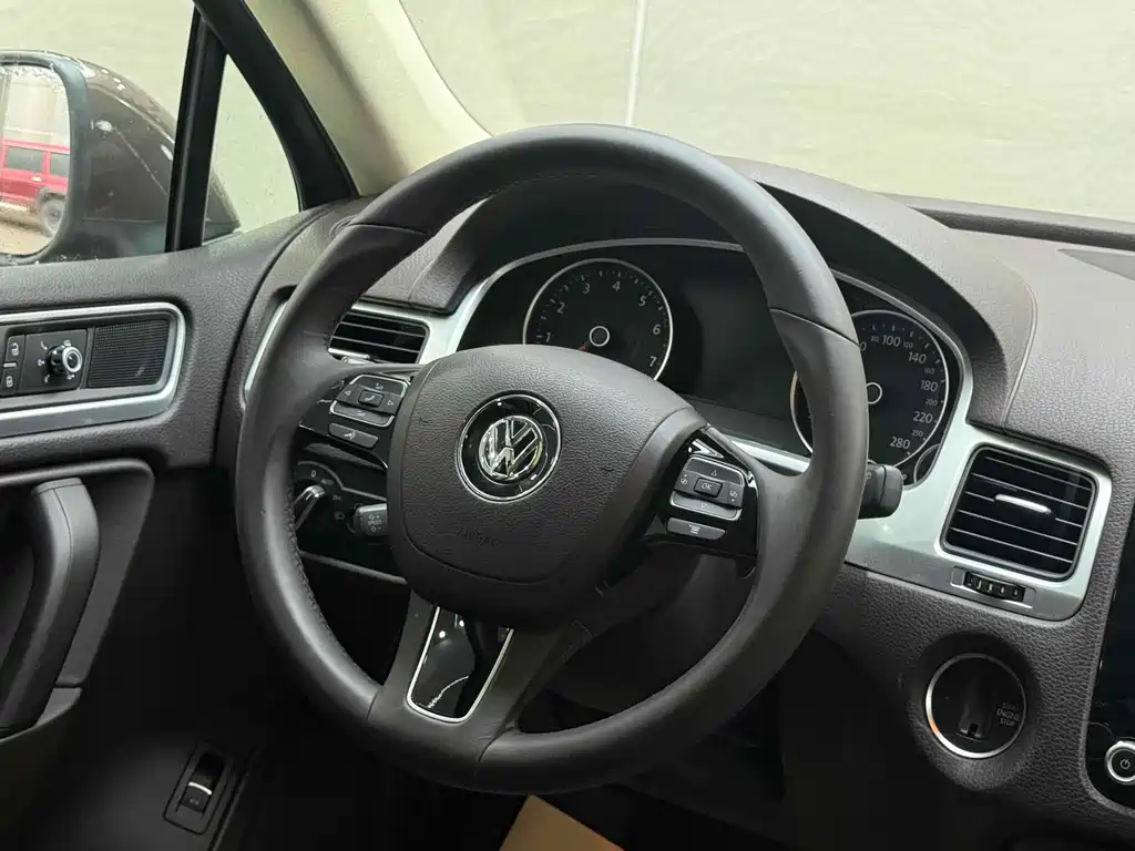 Volkswagen Touareg 2014 — фото 11