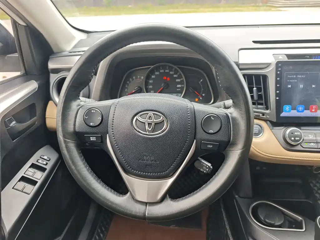Toyota RAV4 2017 — фото 16