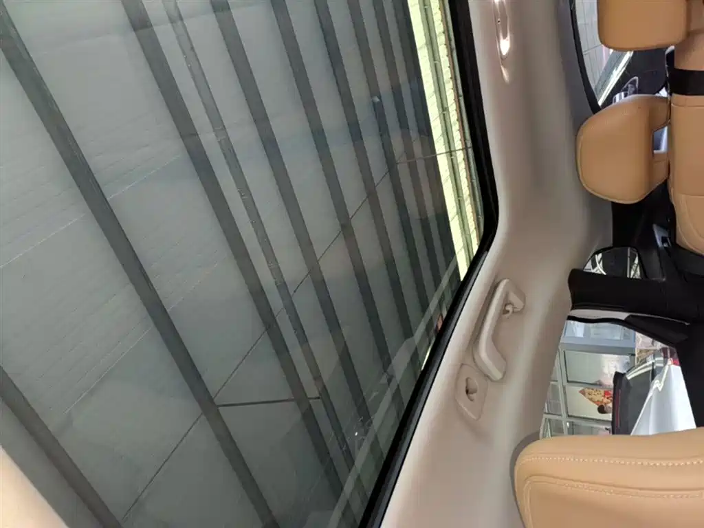Volvo V40 2019 — фото 18