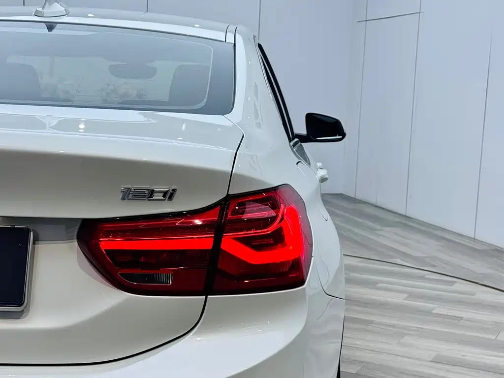 BMW 1 Series 2019 — фото 21