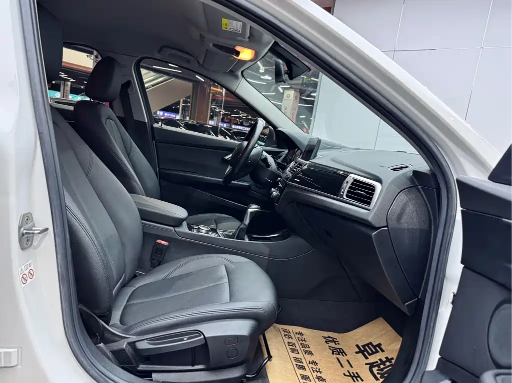 BMW 1 Series 2019 — фото 14