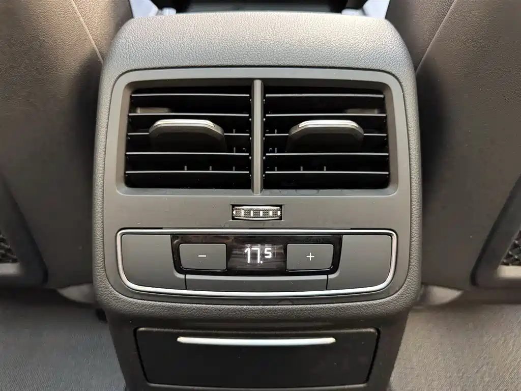 Audi A4L 2023 — фото 16