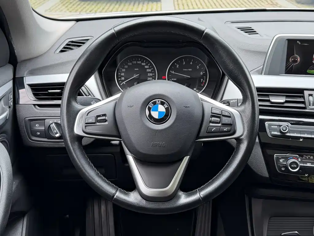 BMW X1 2017 — фото 14