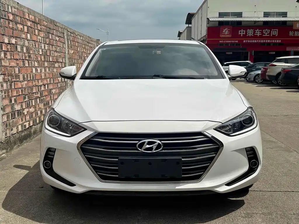 Hyundai Elantra 2017 — фото 2