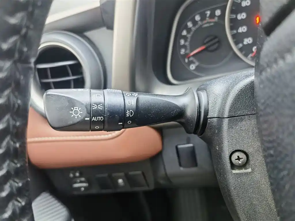 Toyota RAV4 2015 — фото 21