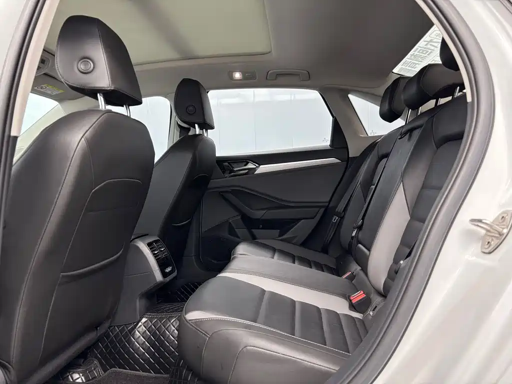 Volkswagen Sagitar 2022