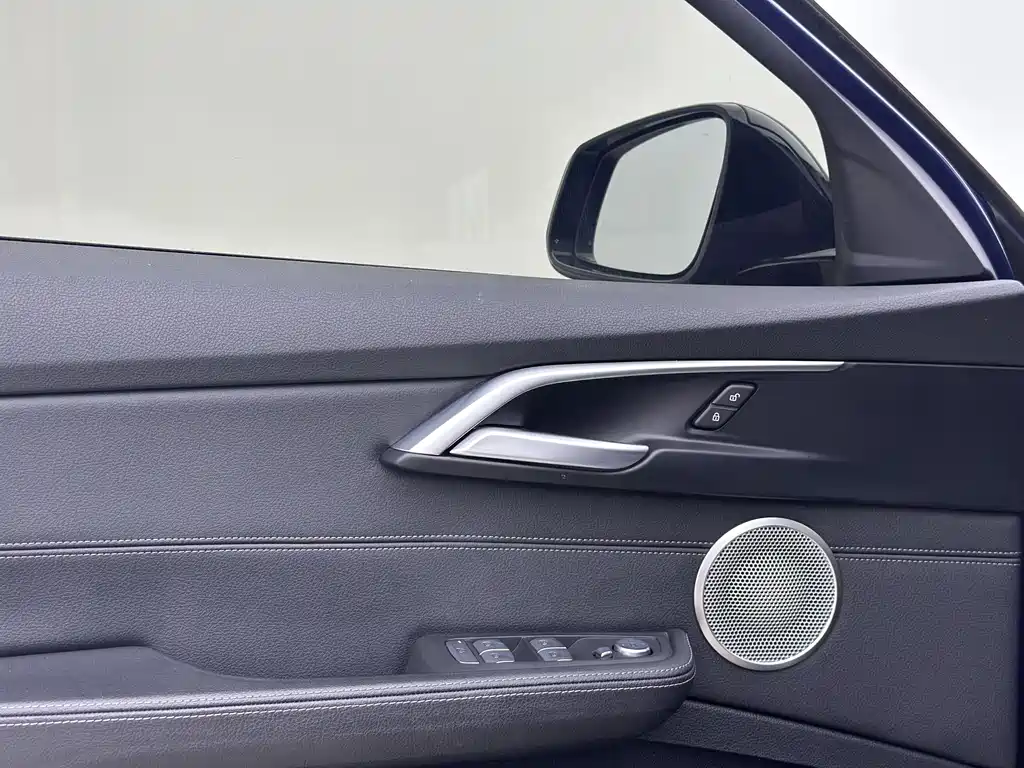 BMW 1 Series 2021 — фото 10