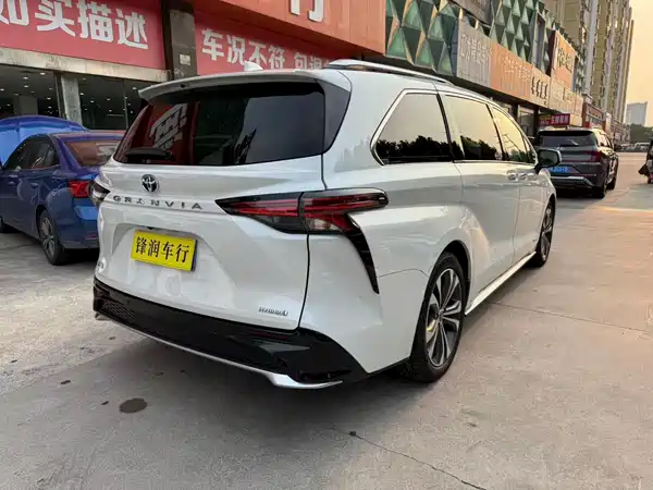 Toyota Granvia 2023