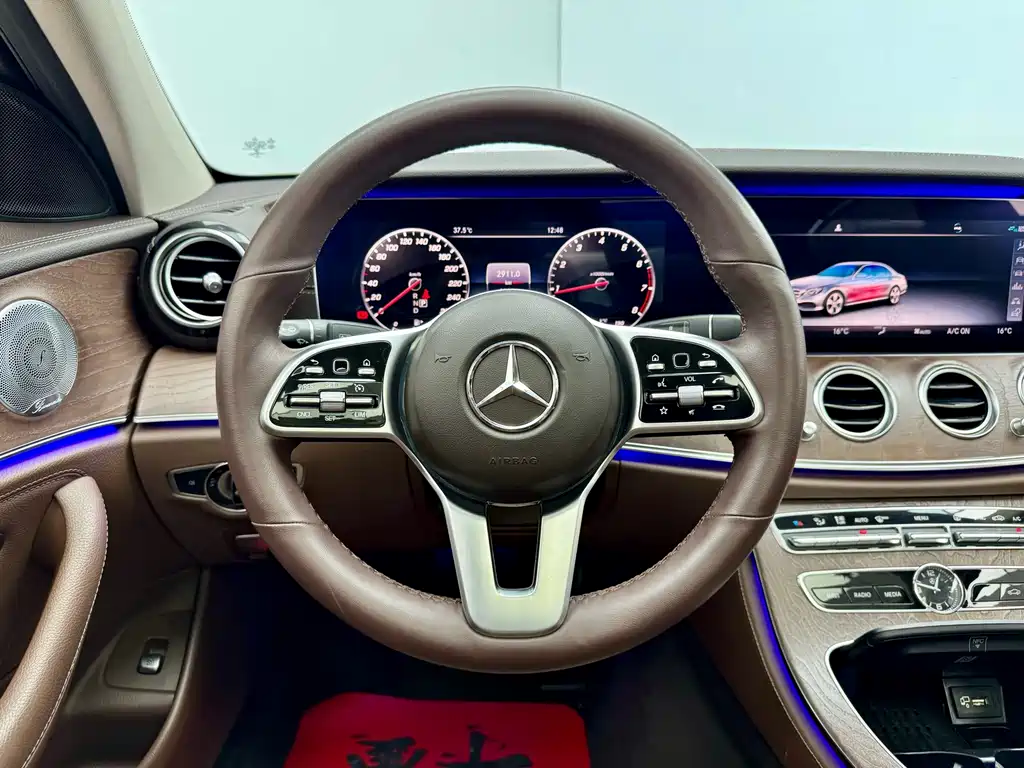 Mercedes-Benz E-Class 2020 — фото 18