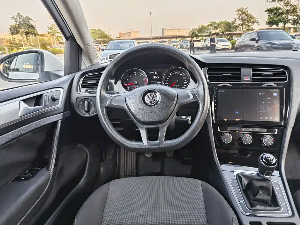 Volkswagen Golf 2018 — фото 11