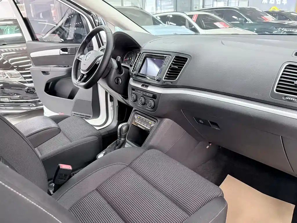 Volkswagen Sharan 2018 — фото 6