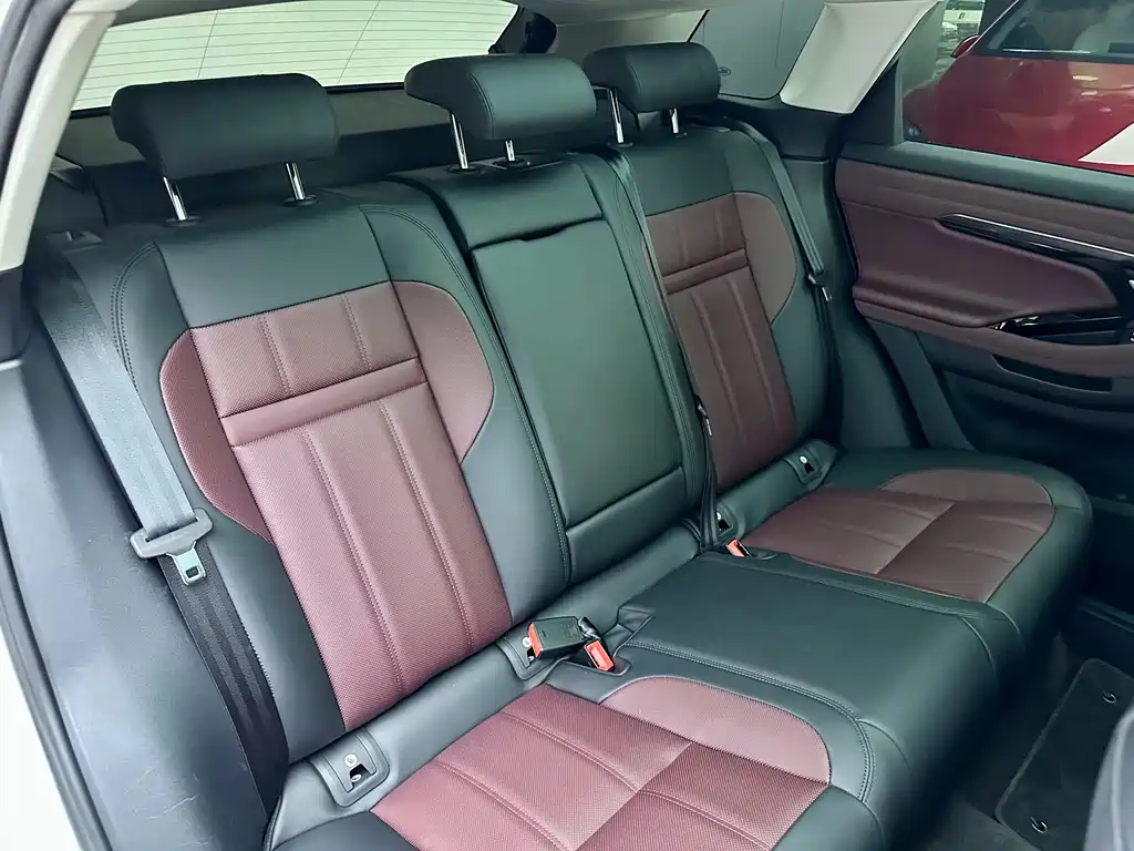 Land Rover Evoque PHEV 2023 — фото 10