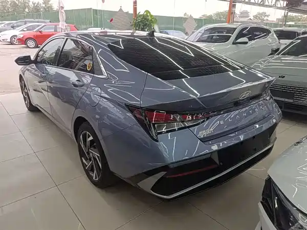 Hyundai Elantra 2023