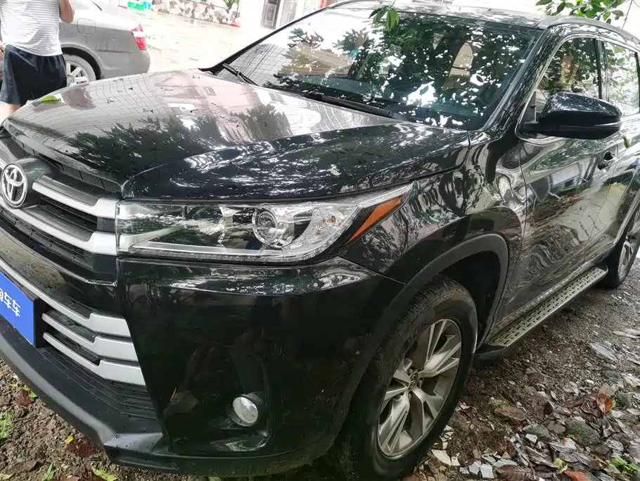 Toyota Highlander 2018 — фото 1