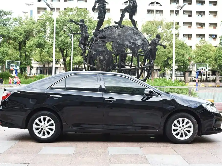 Toyota Camry 2015 — фото 4