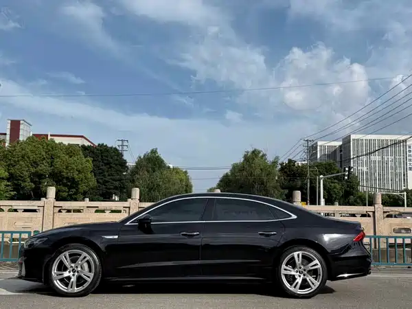 Audi A7L 2023