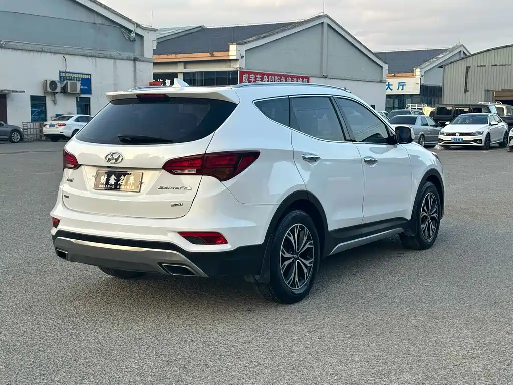 Hyundai Santa Fe 2017 — фото 12